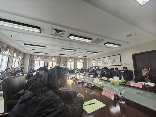 总部参加企业家座谈会